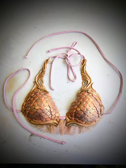 Bikini top in silicone with mermaid ruffles and flourishes