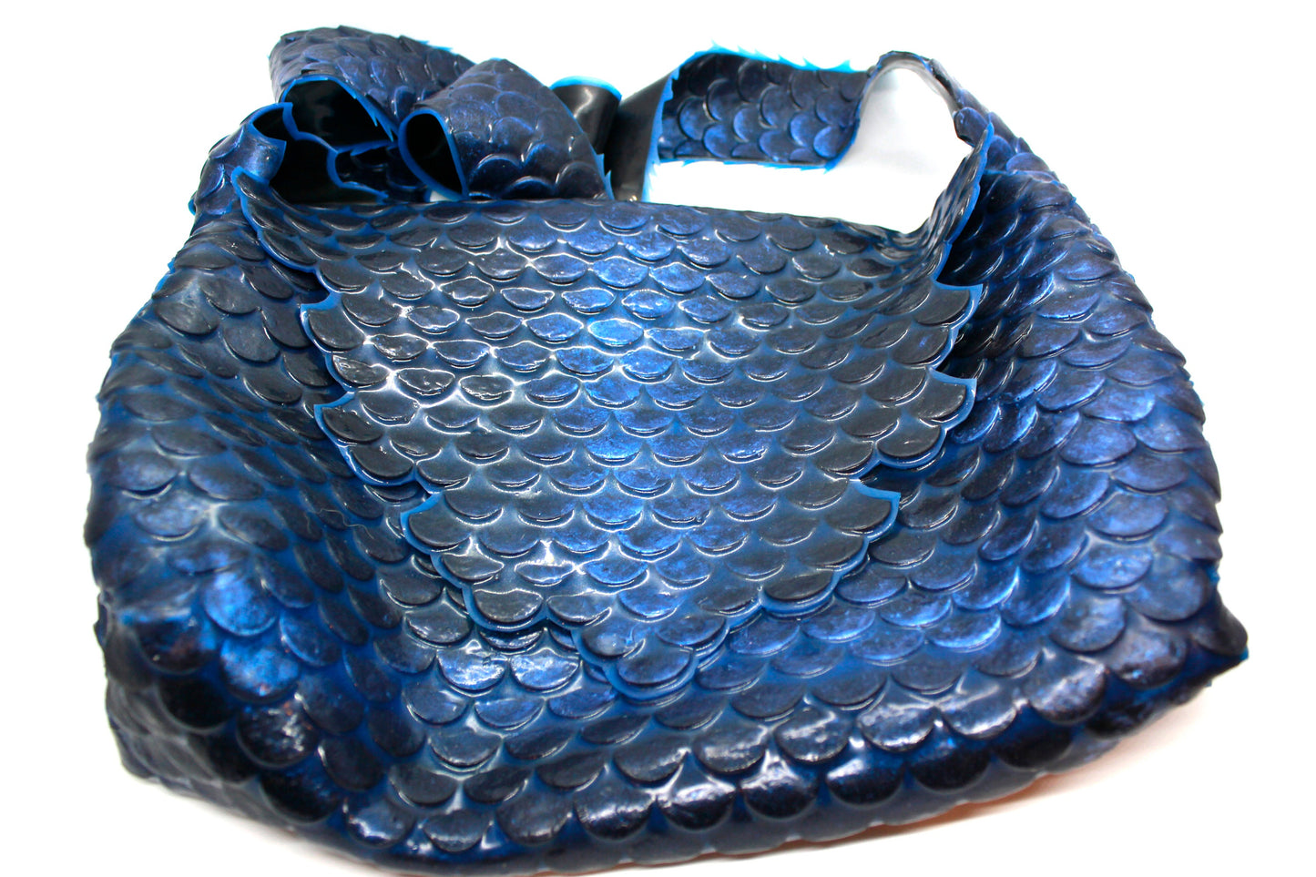 Sac bandoulière entièrement en écailles de silicone comme une sirène ou un dragon ou un poisson/unique