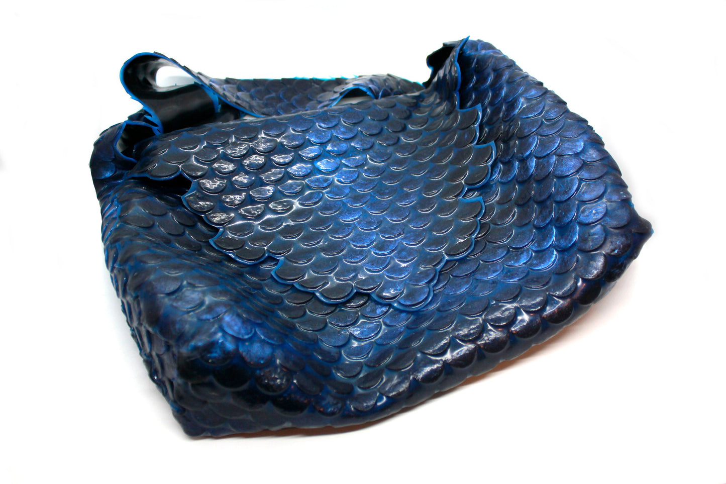 Sac bandoulière entièrement en écailles de silicone comme une sirène ou un dragon ou un poisson/unique